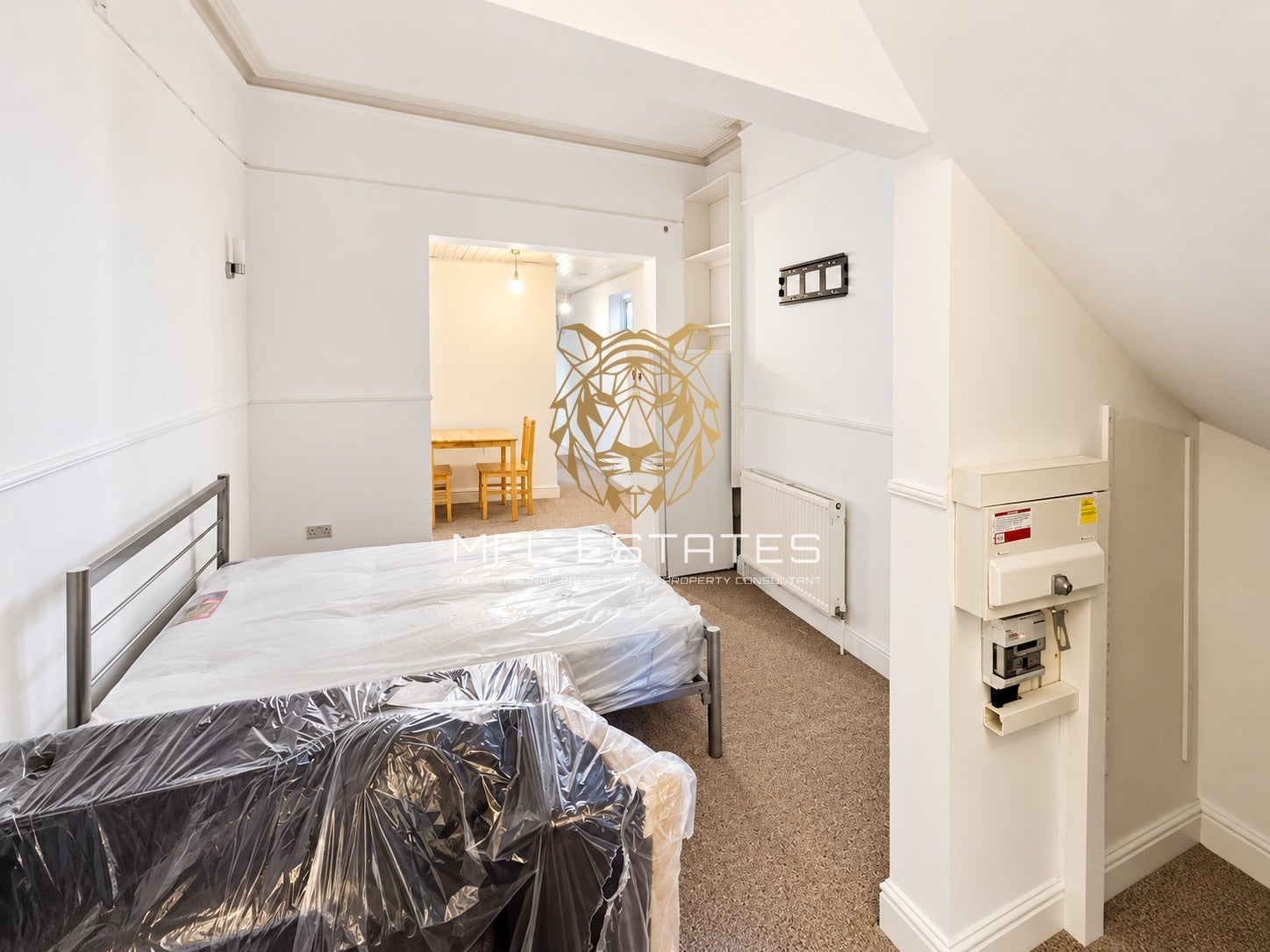Flat Dagnall Park in Greater London
