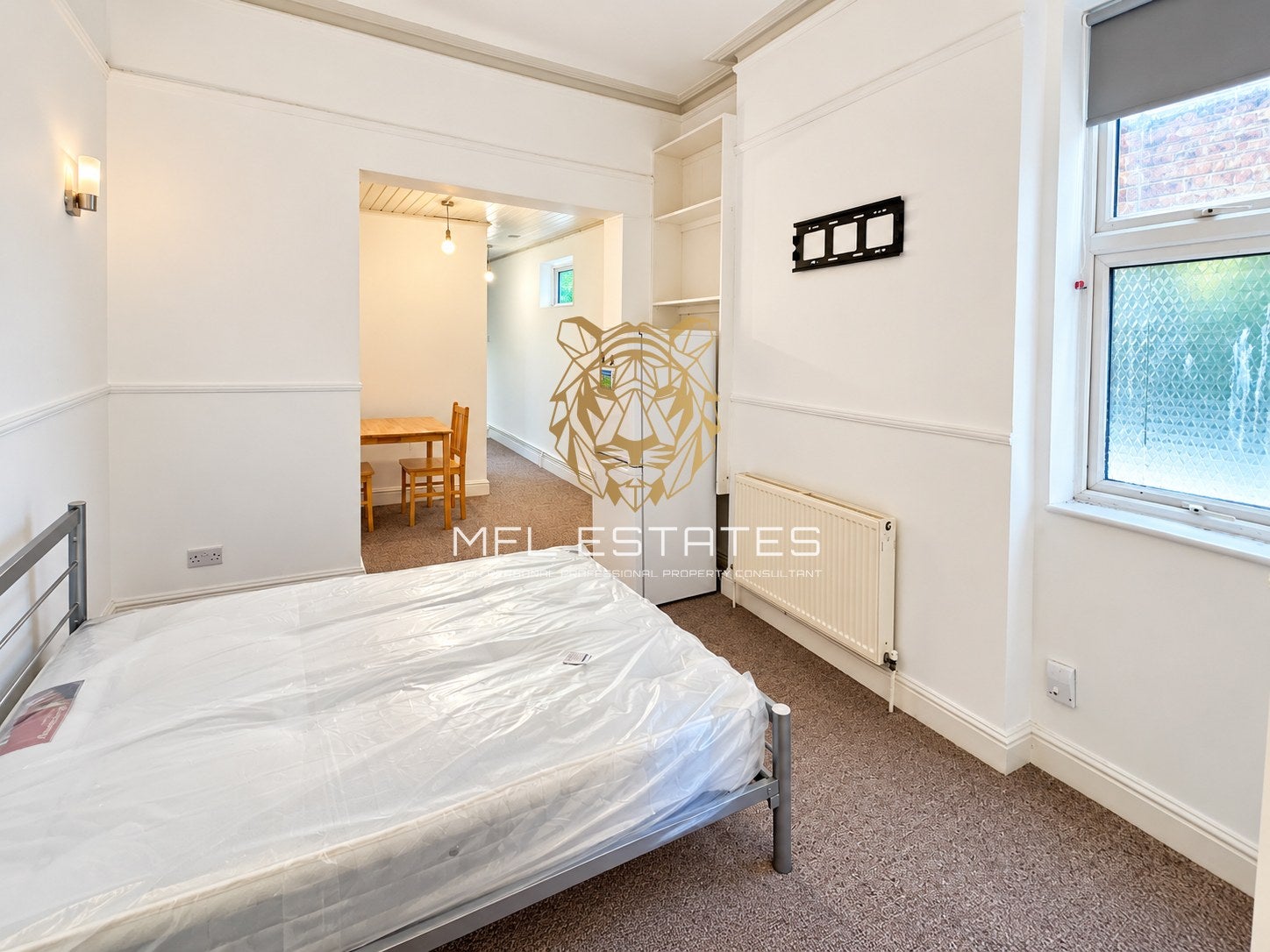 Flat Dagnall Park in Greater London