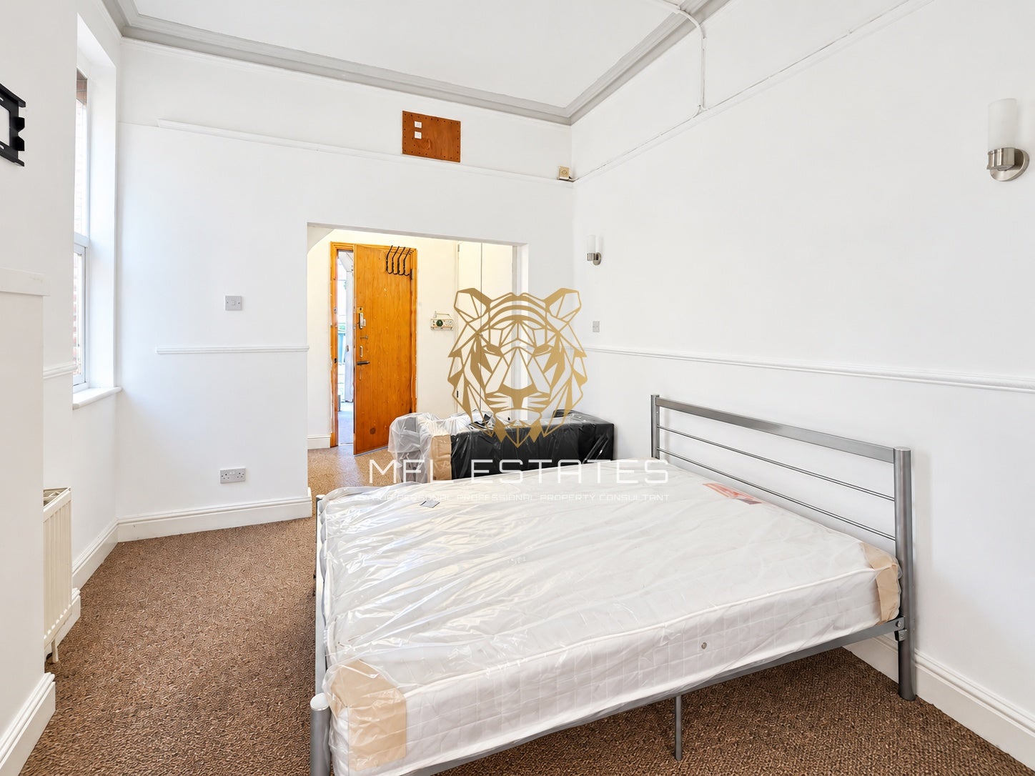Flat Dagnall Park in Greater London