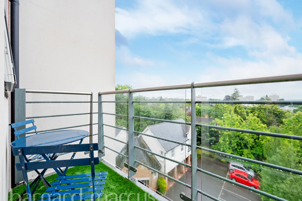 Flat Woodmill Close in Greater London