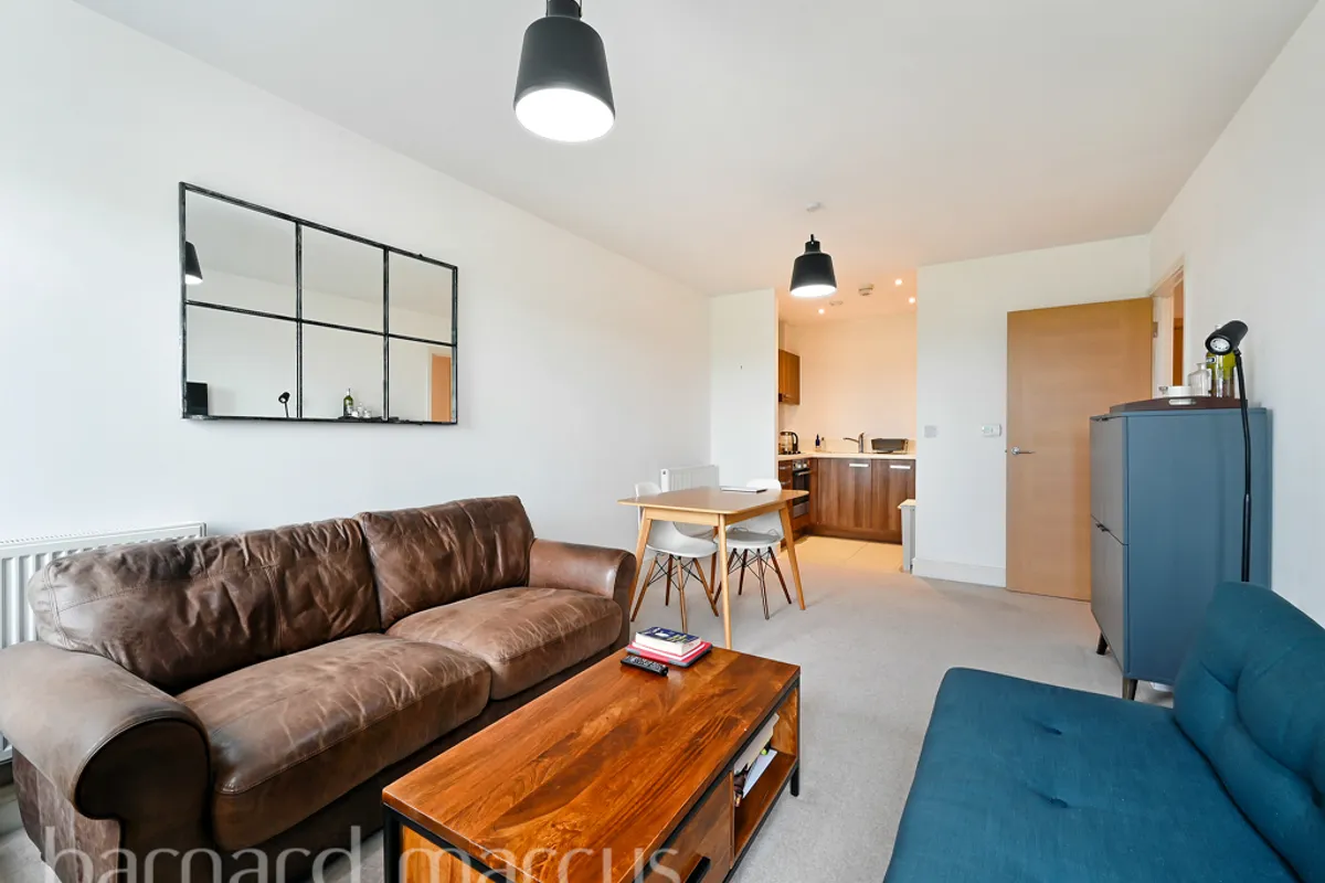 Flat Woodmill Close in Greater London