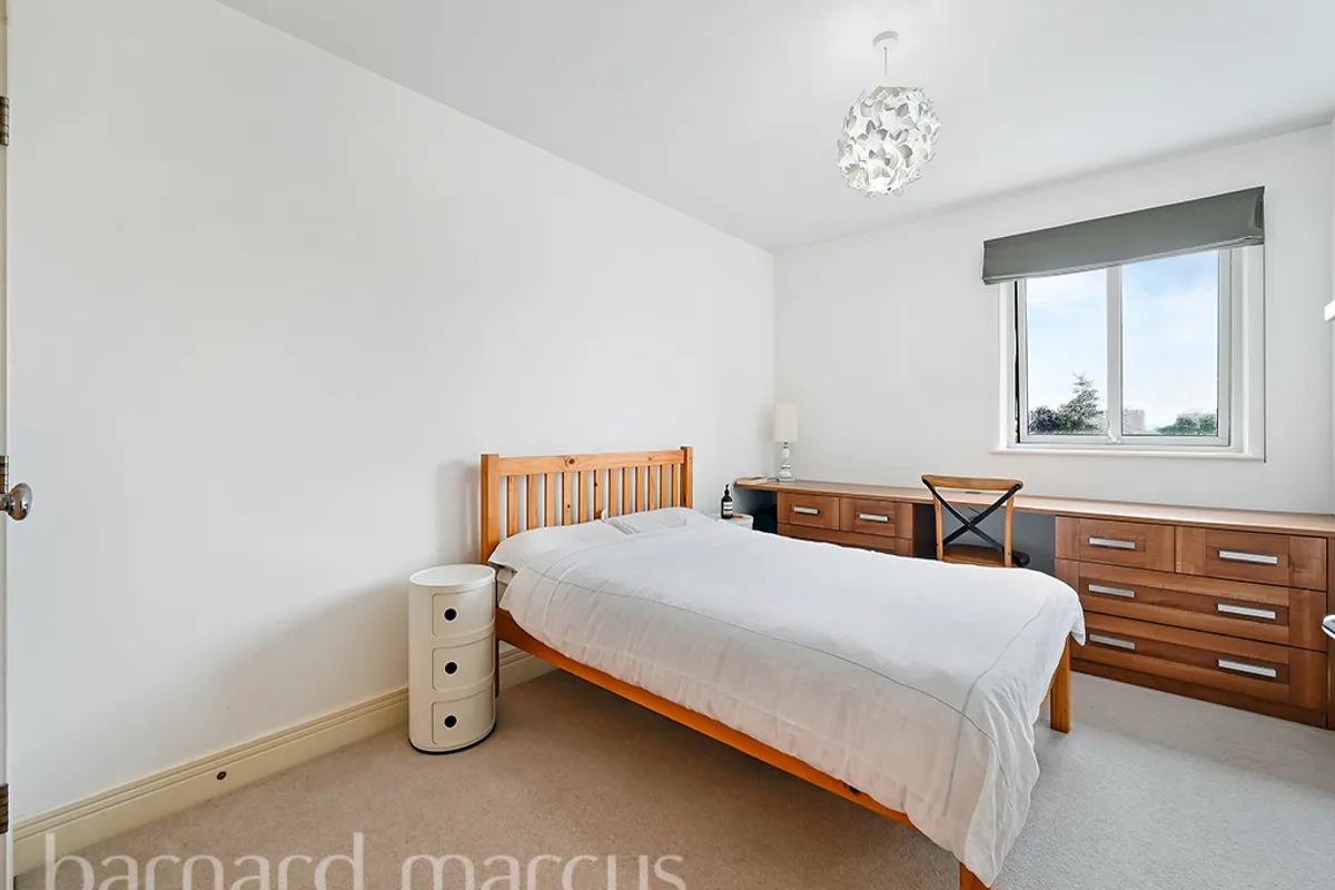 Flat Woodmill Close in Greater London