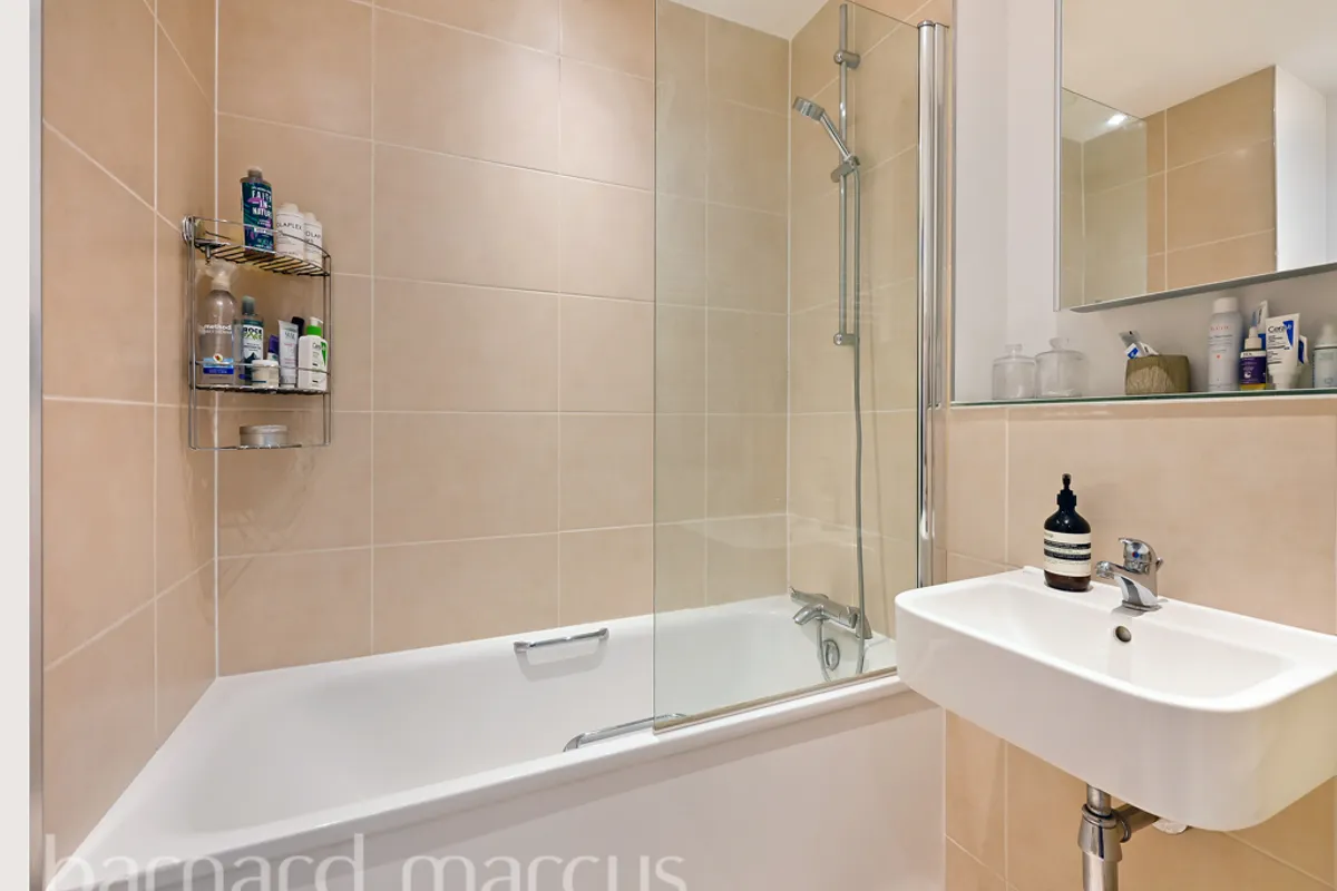 Flat Woodmill Close in Greater London