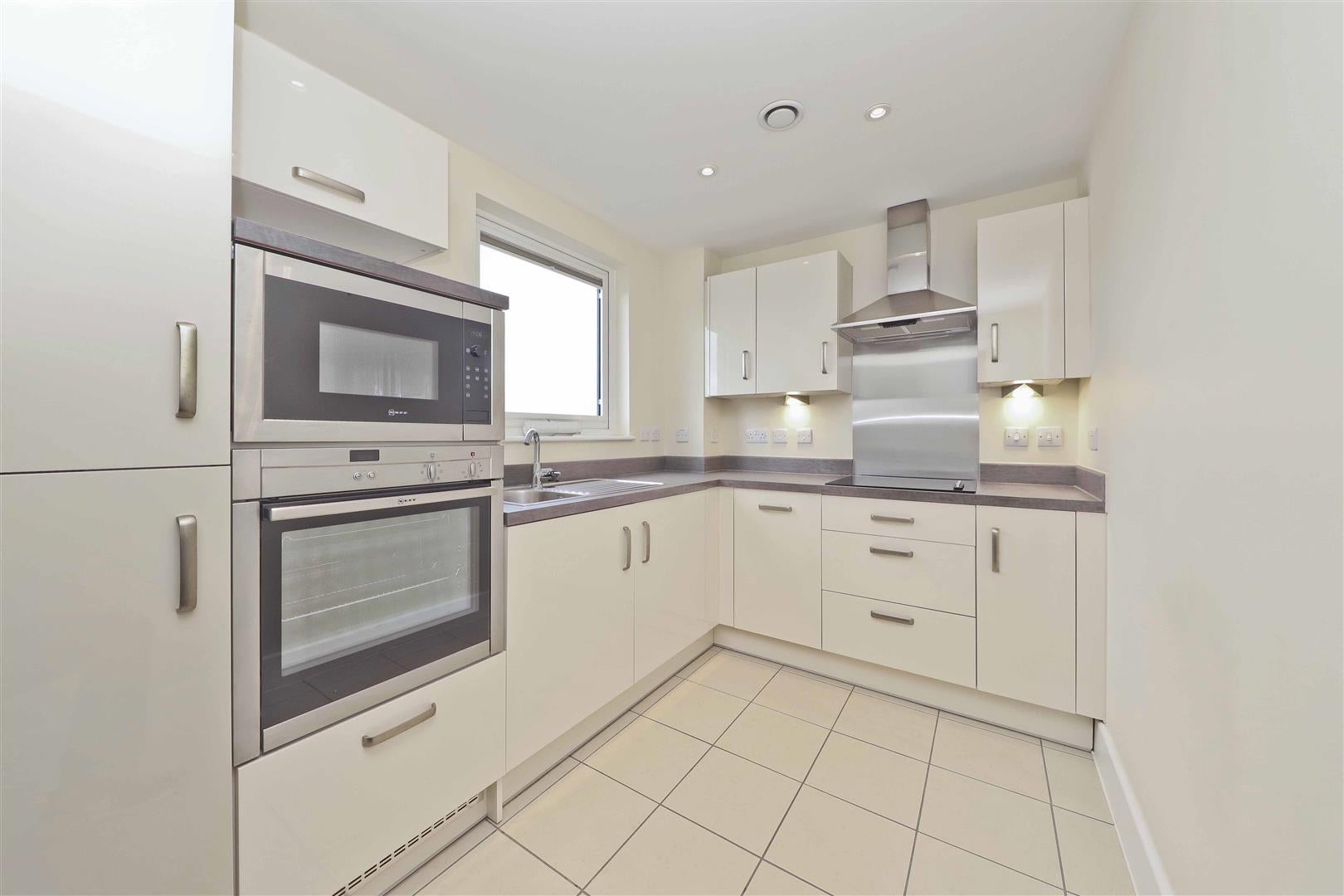 Flat High Road Ickenham in Greater London