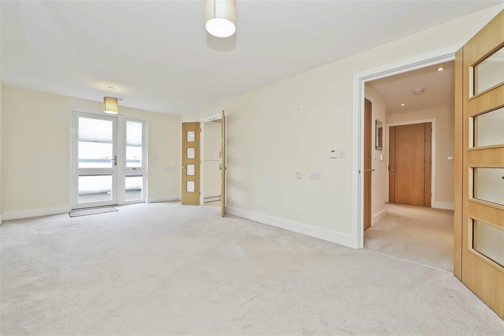 Flat High Road Ickenham in Greater London