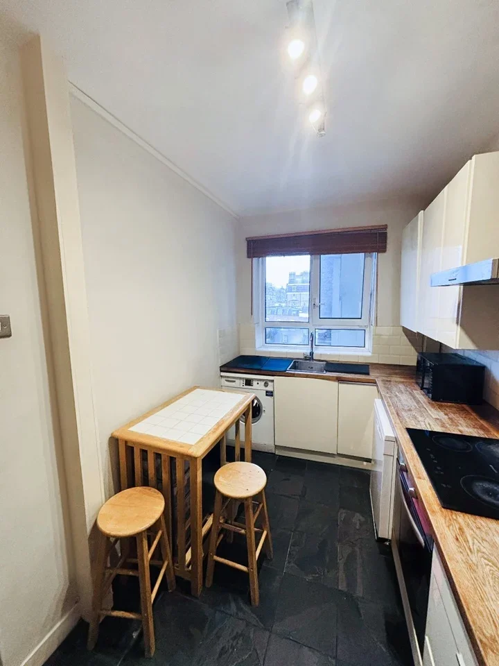 Room Wiltshire Close in Greater London