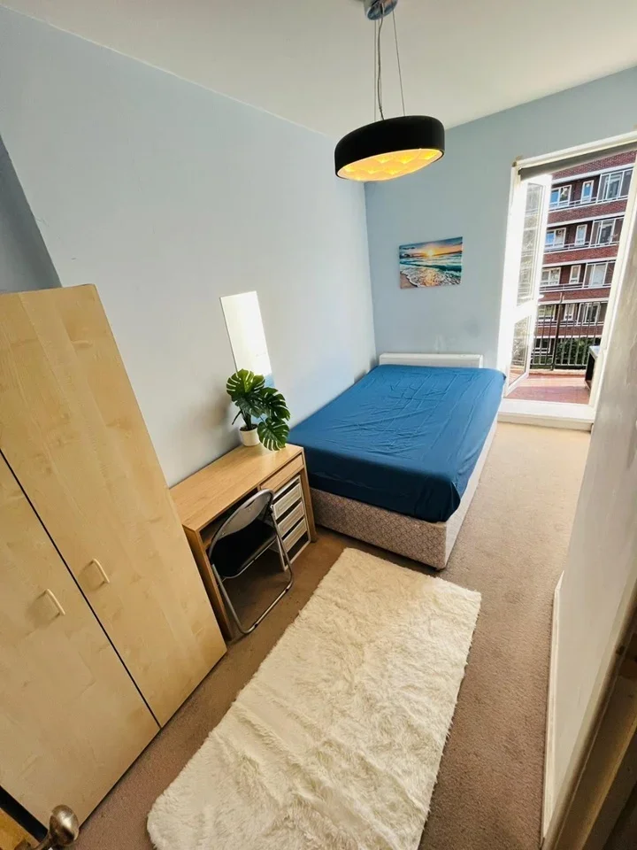 Room Wiltshire Close in Greater London