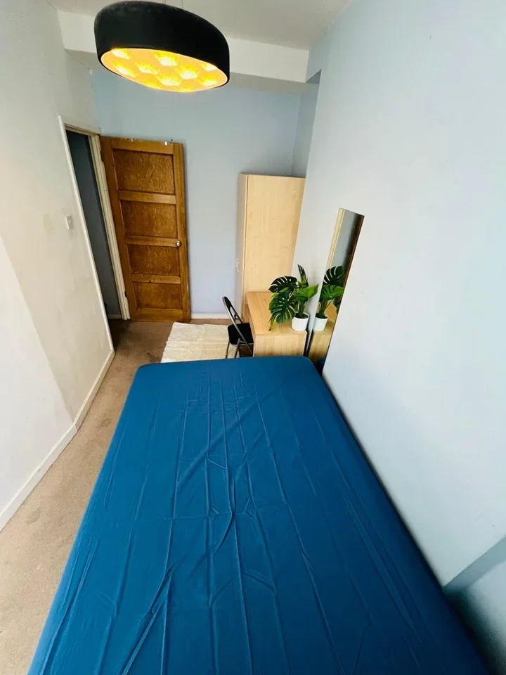 Room Wiltshire Close in Greater London
