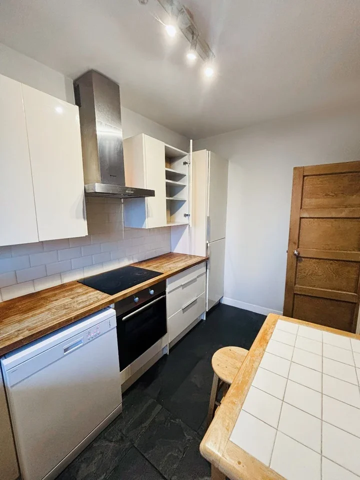 Room Wiltshire Close in Greater London
