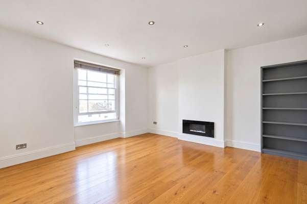 Flat Chertsey Road in Bristol