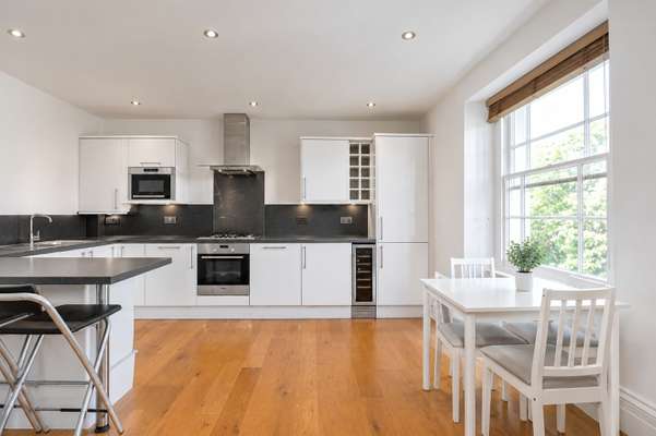 Flat Chertsey Road in Bristol
