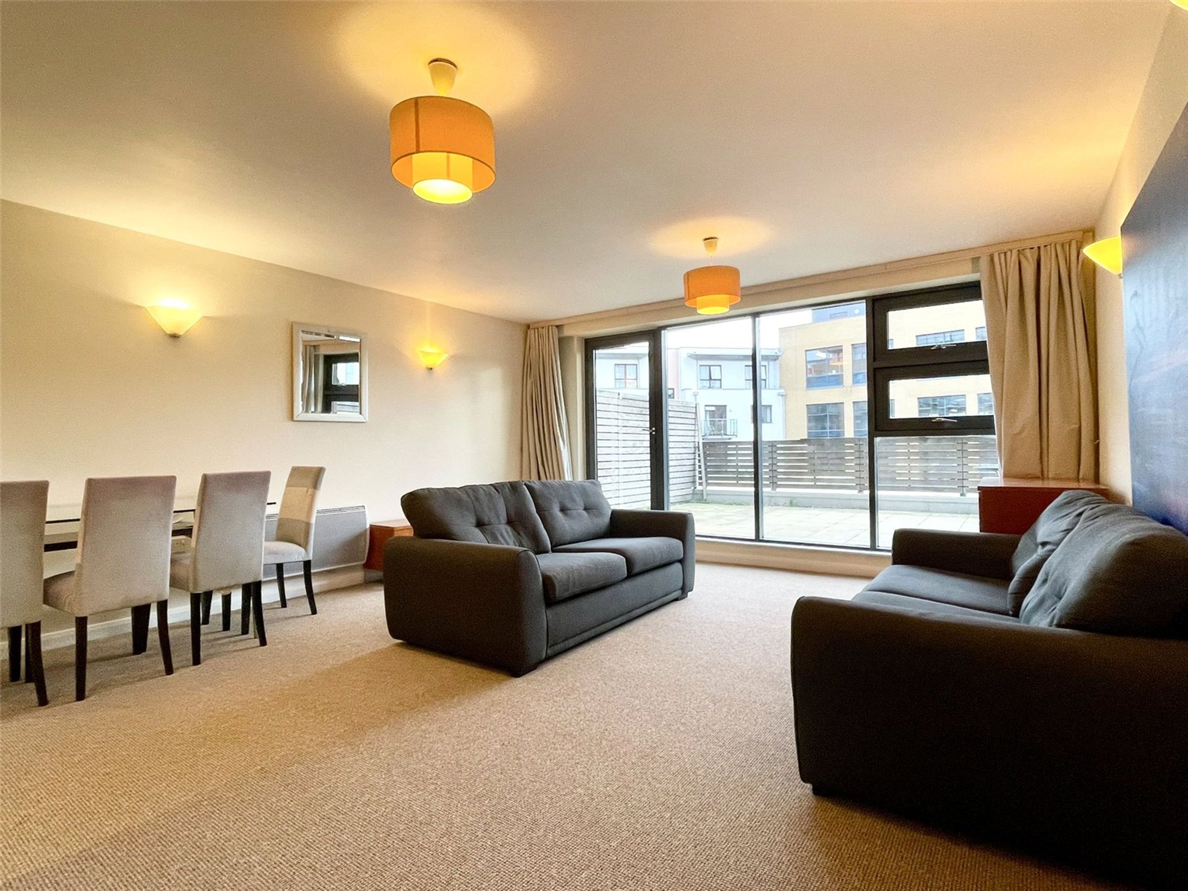 Flat Deanery Road in Bristol