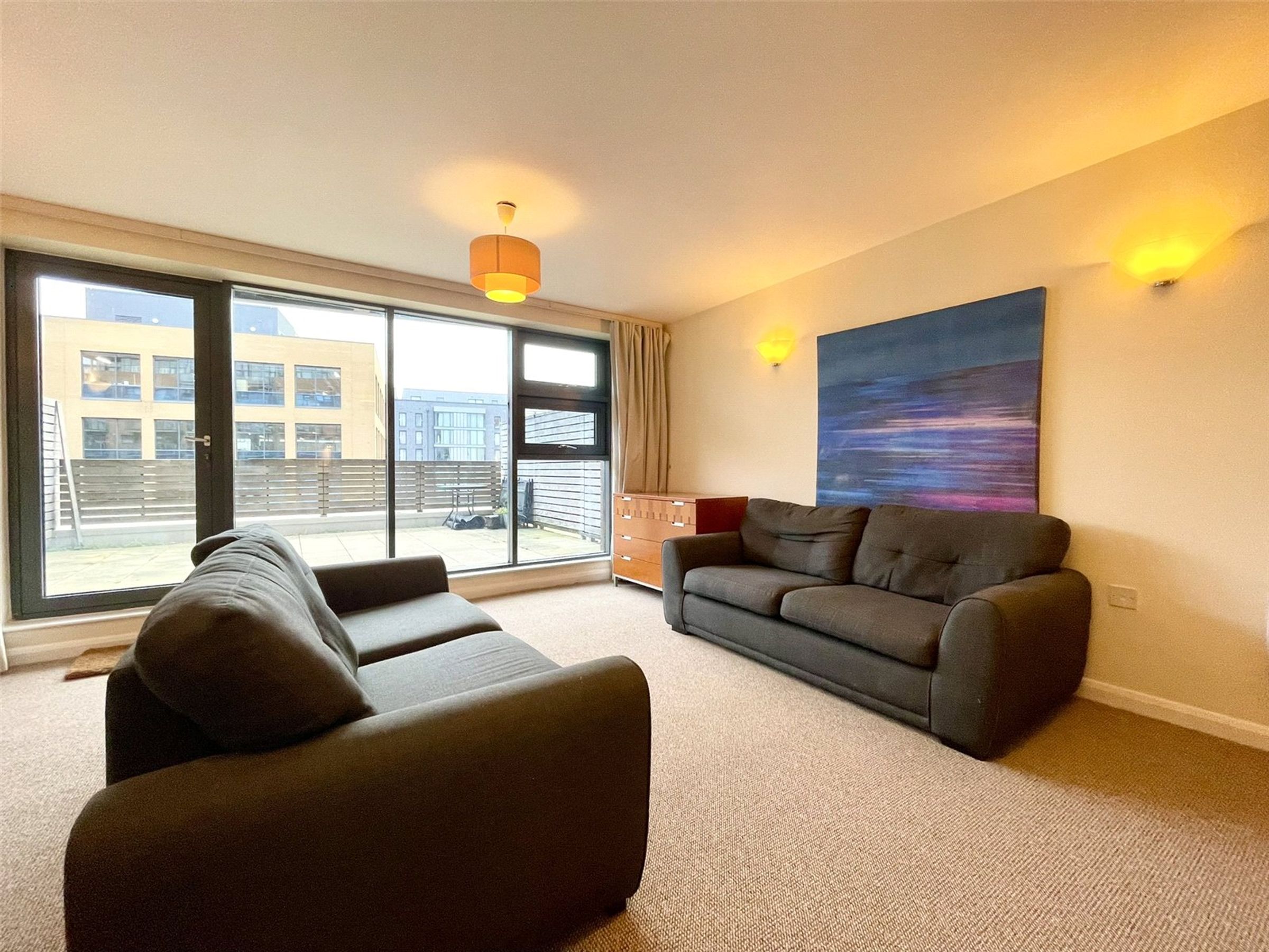 Flat Deanery Road in Bristol