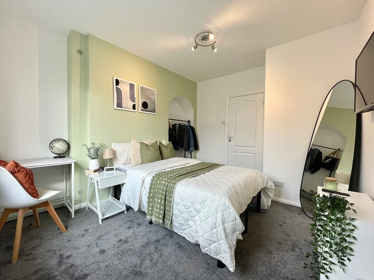 Room The Crescent in Doncaster
