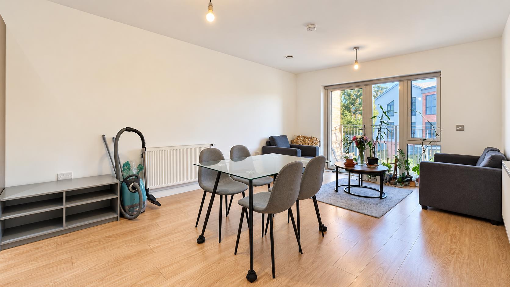 Flat Pevensey Avenue in Greater London