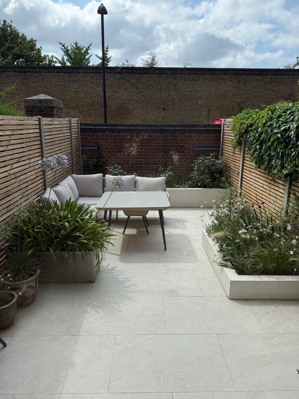 House Whiston Road in Greater London