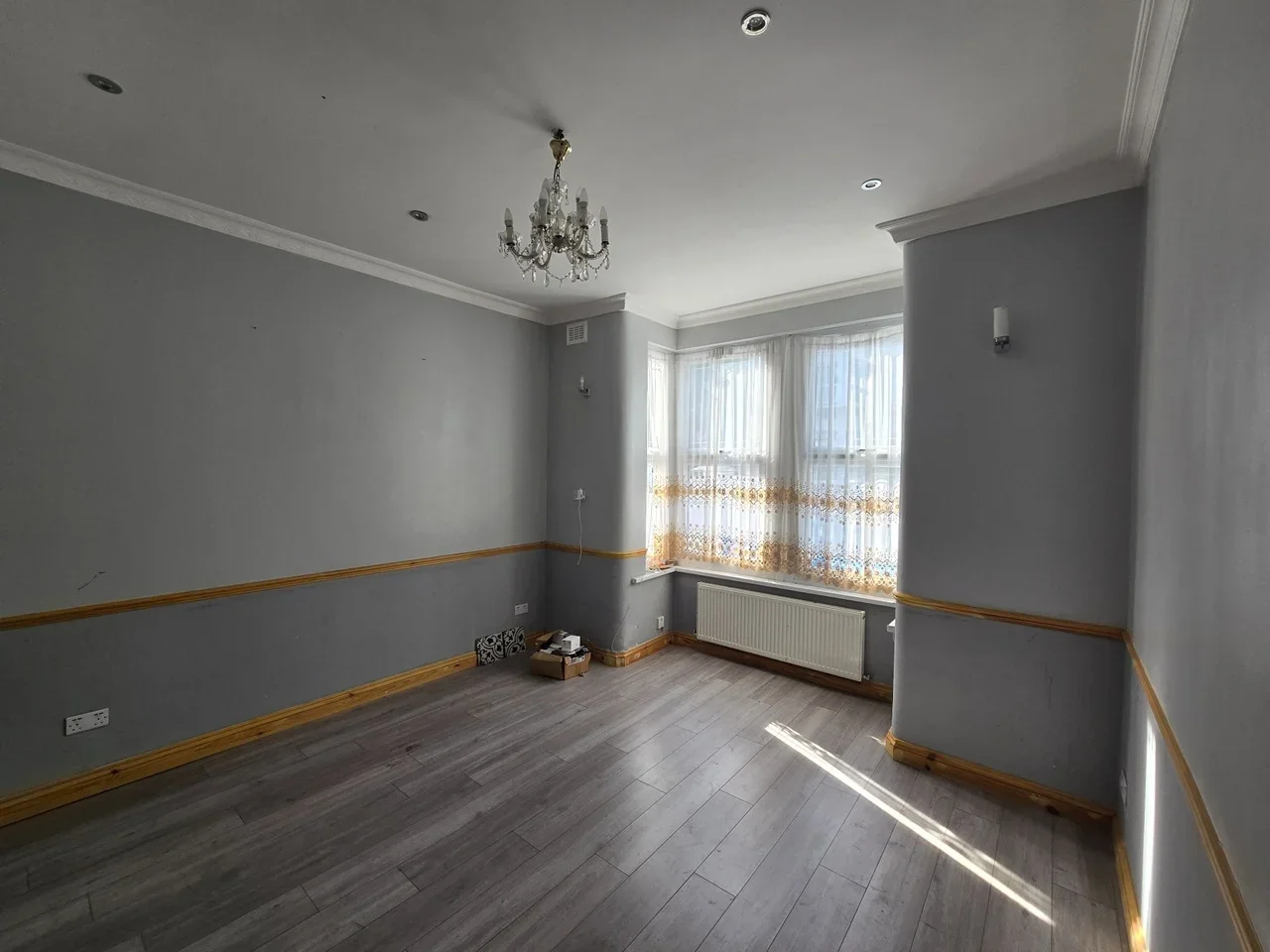 House Tunley Road in Greater London