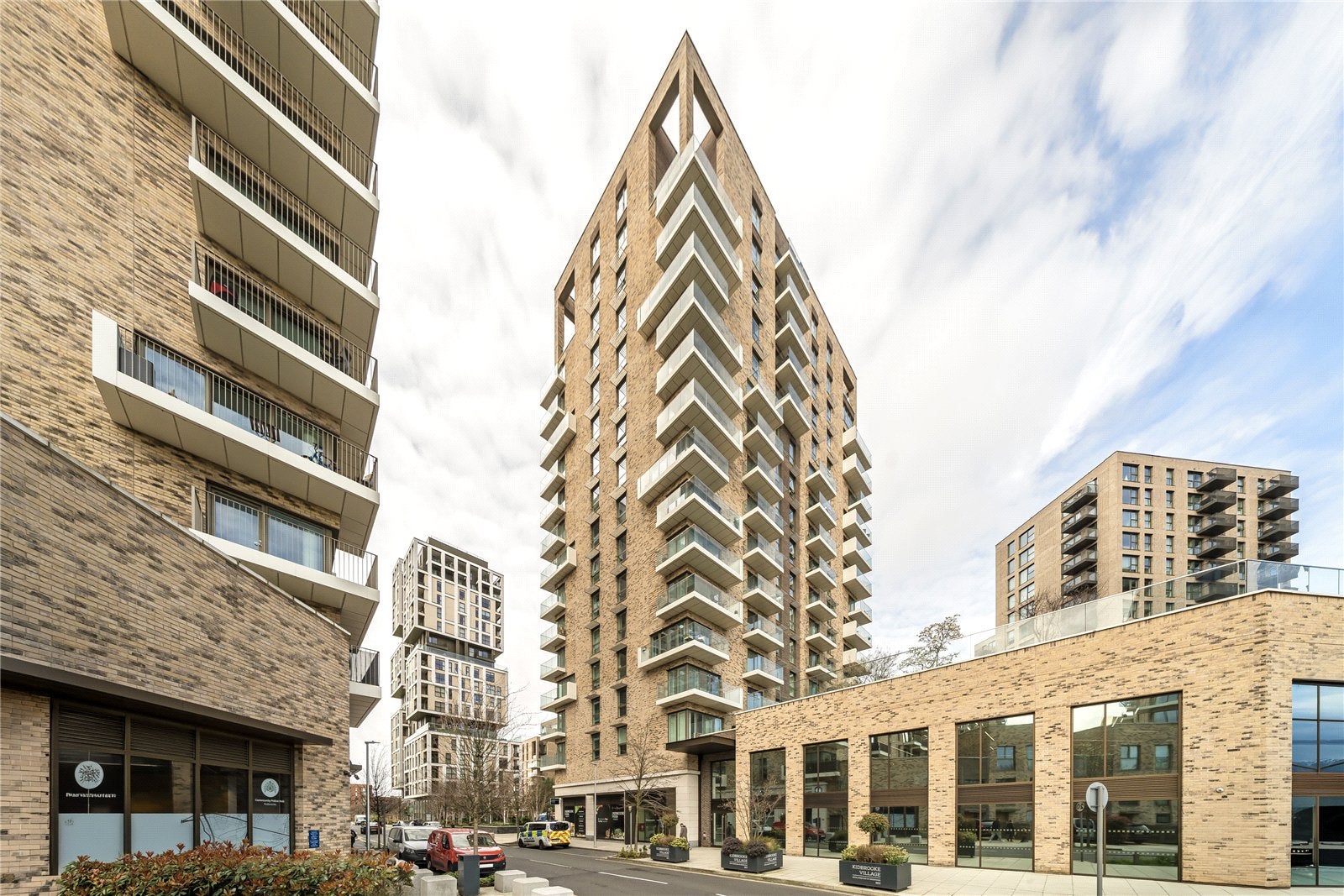 Flat Plowden Road in Greater London