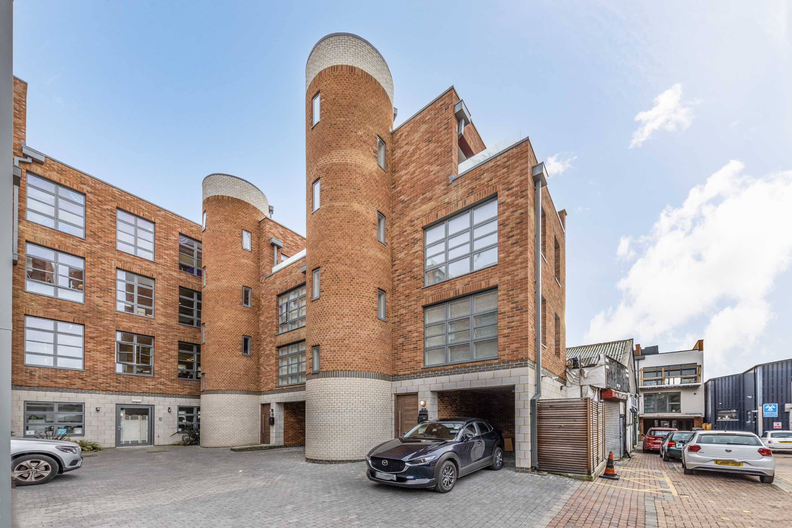 House Elm Grove in Greater London