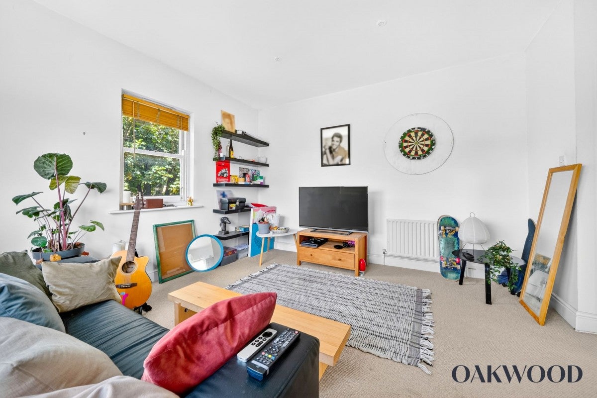 Flat Bayston Road in Greater London