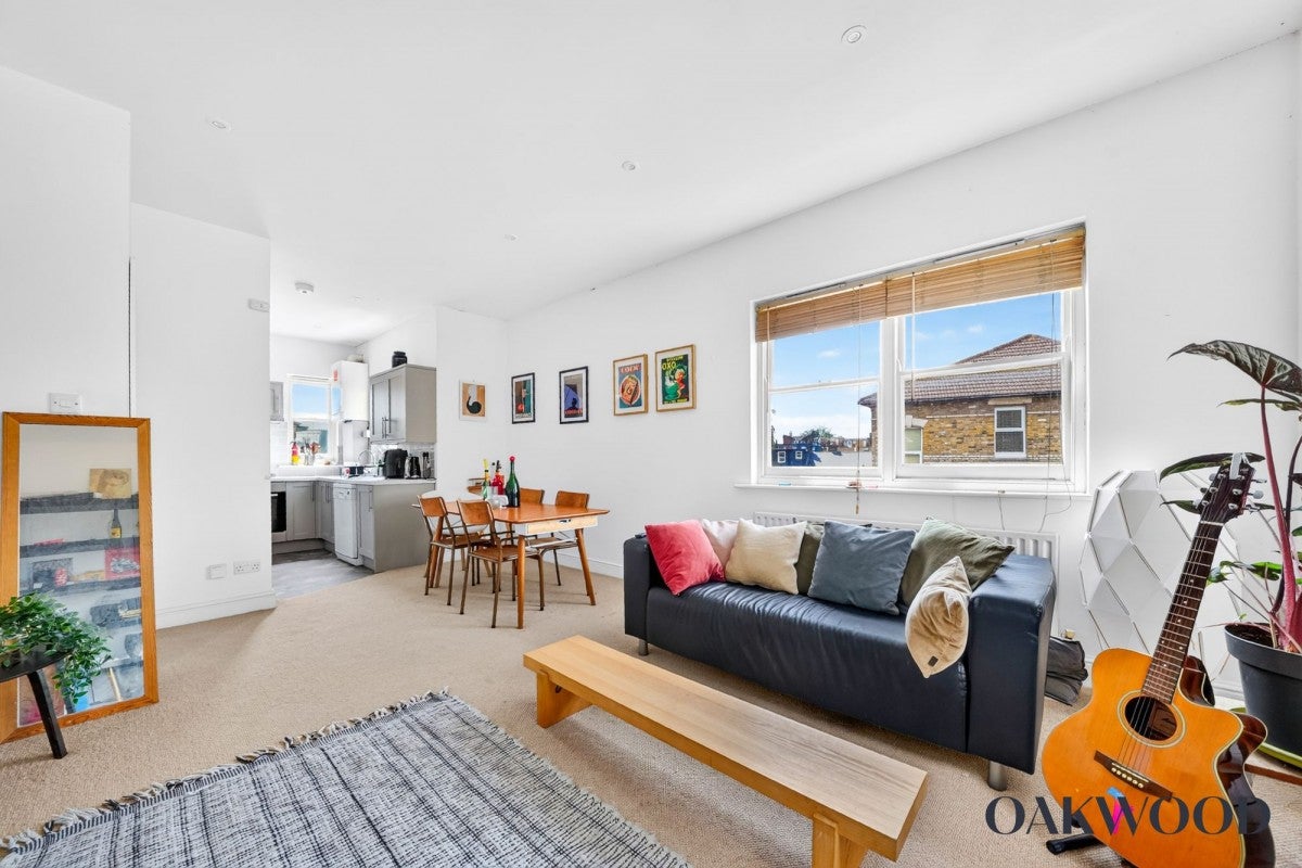 Flat Bayston Road in Greater London