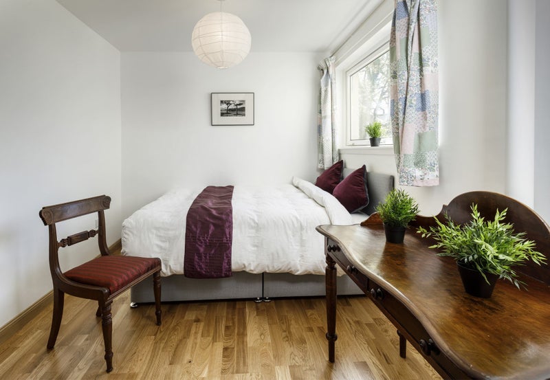 Room Inverleith Row in City of Edinburgh