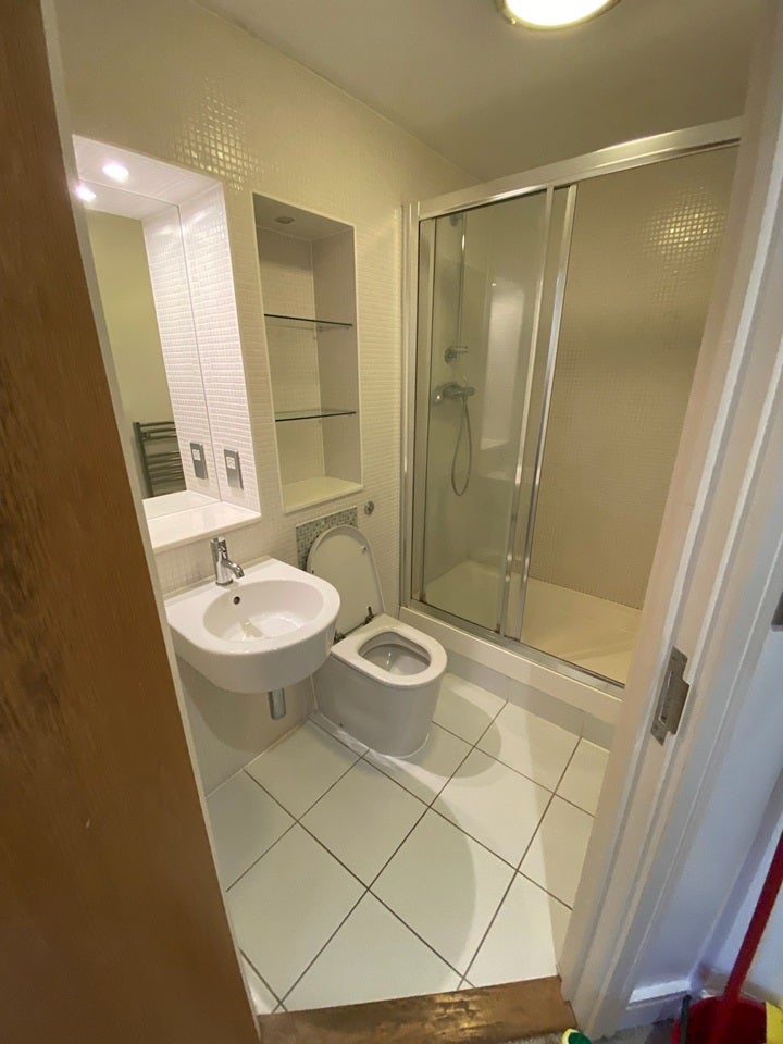 Flat Drayton Park in Greater London