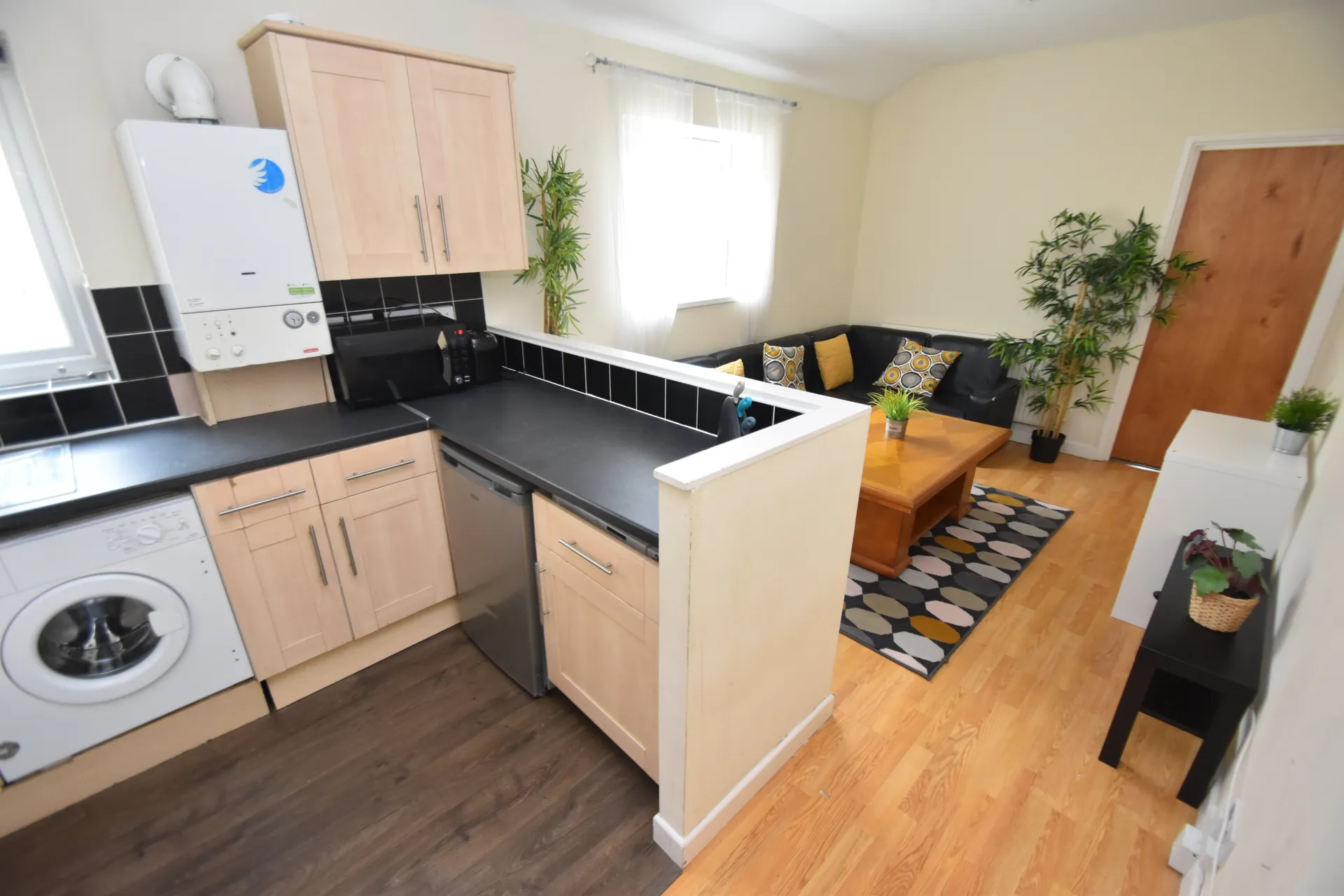 Flat Woodville Road in Cardiff