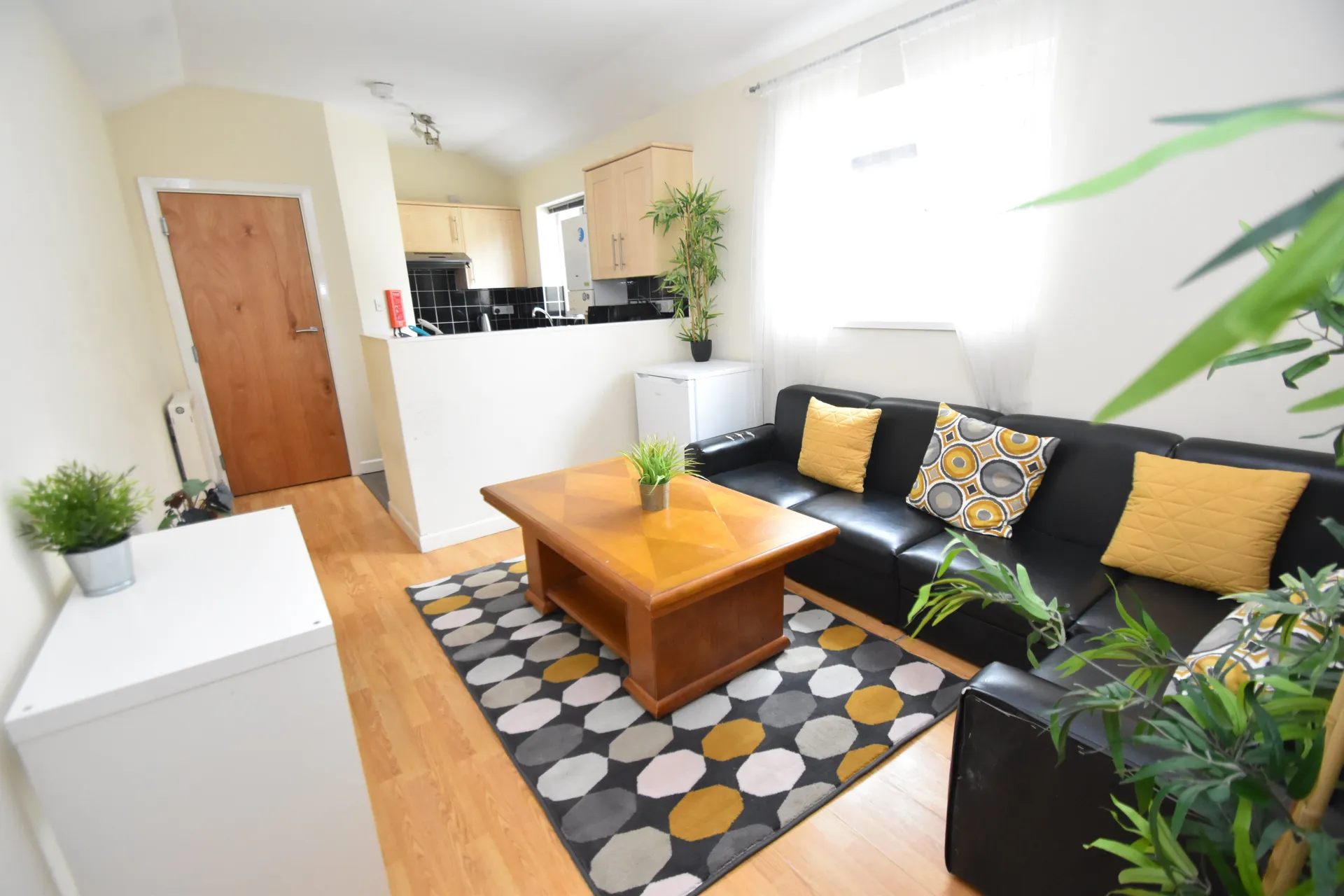 Flat Woodville Road in Cardiff