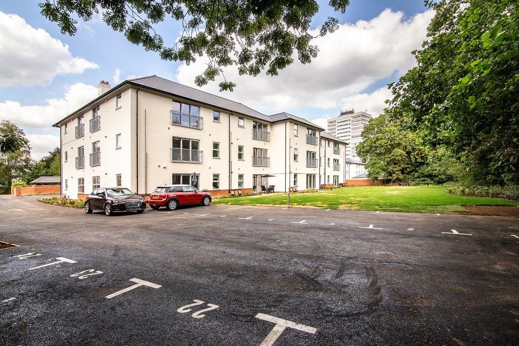 Flat Highfield Road in Birmingham