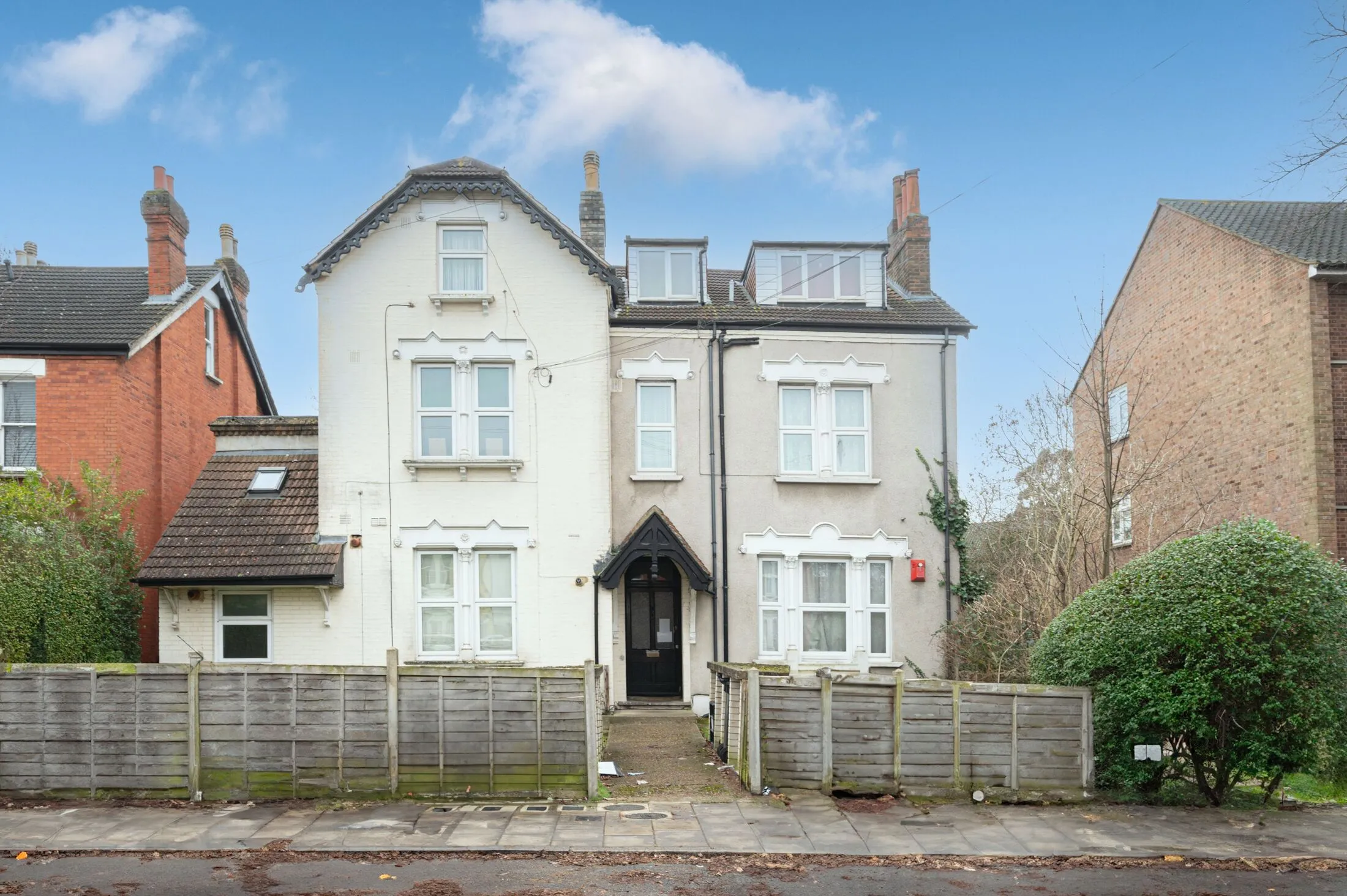 Flat Madeira Road in Greater London