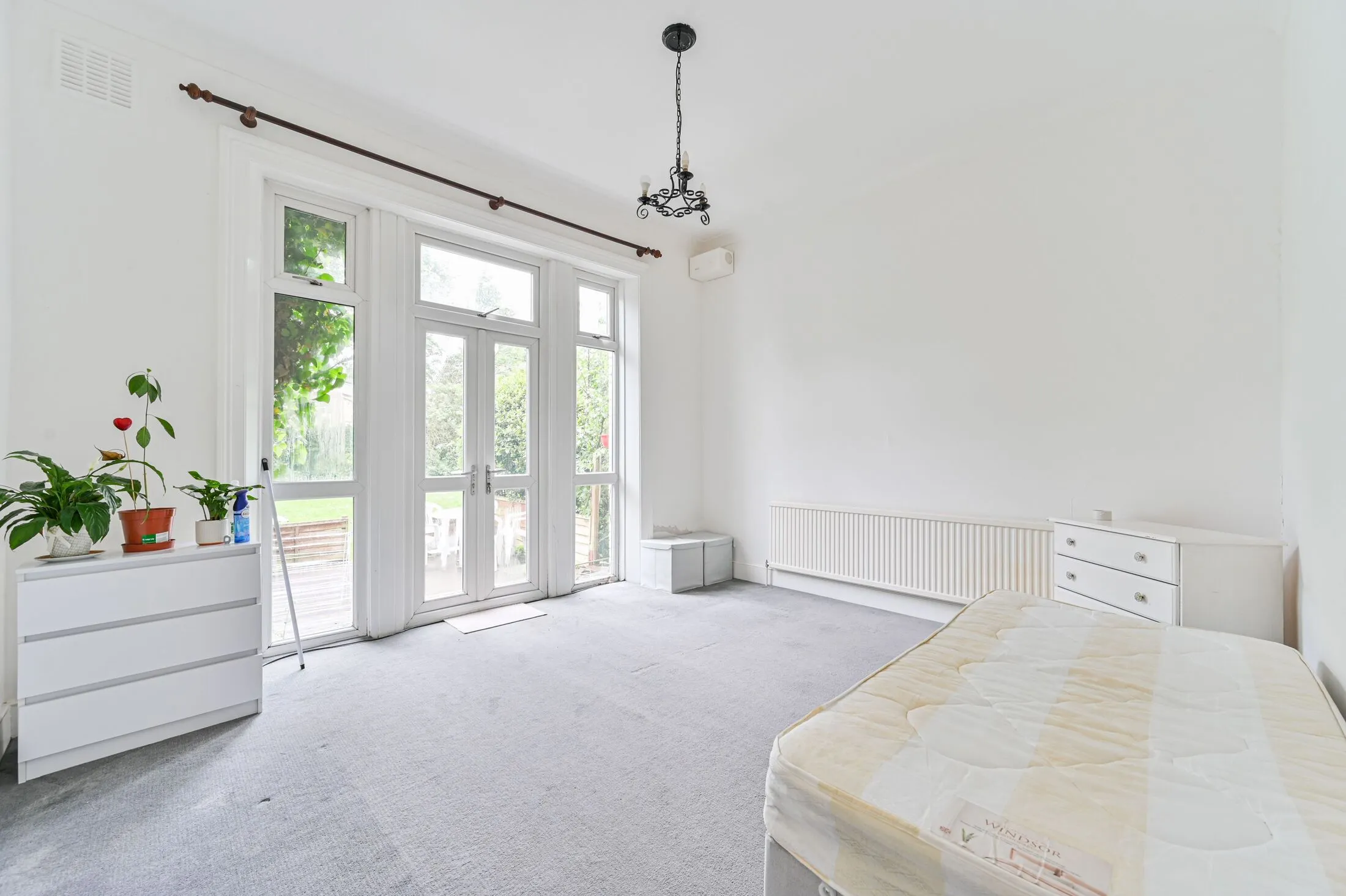 Flat Madeira Road in Greater London