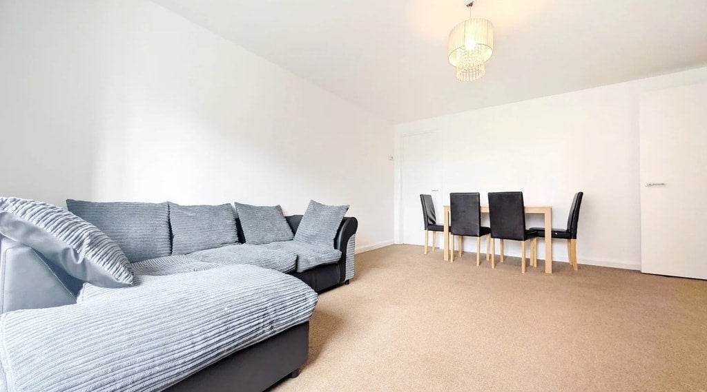 Flat Moorbeck Court in Greater London