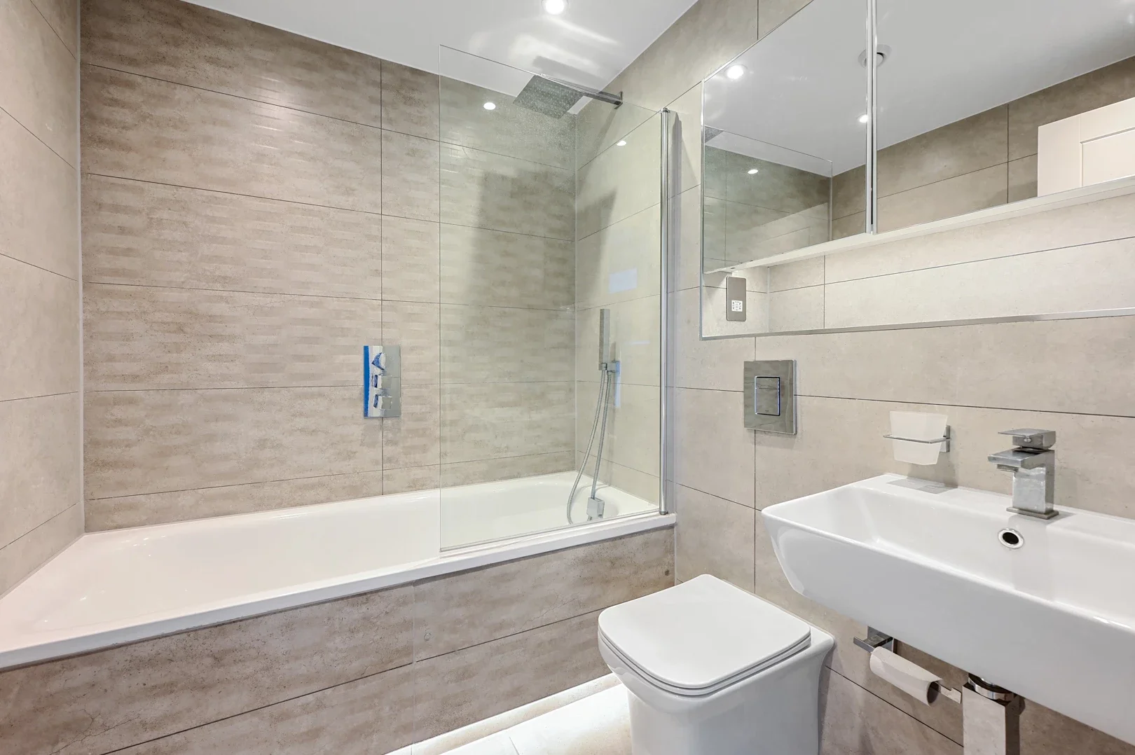 Flat Farnborough Road in Rushmoor