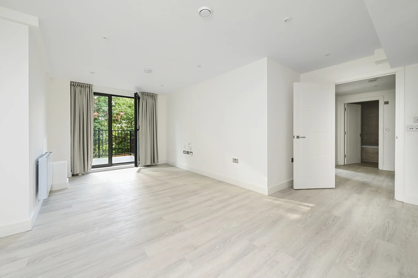 Flat Farnborough Road in Rushmoor