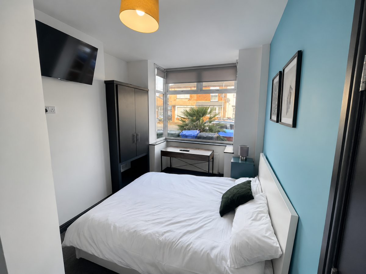 Room Lambert Road in Grimsby