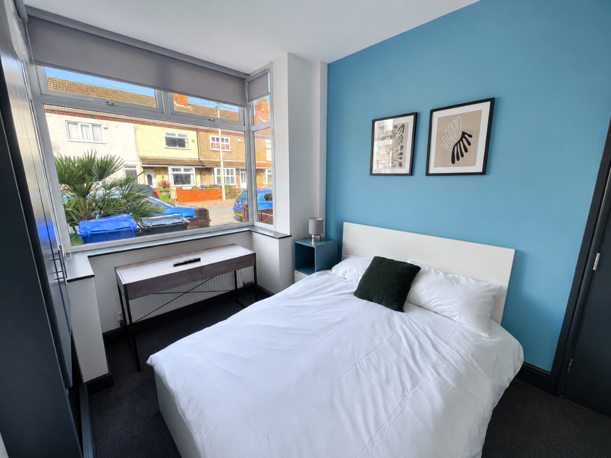 Room Lambert Road in Grimsby