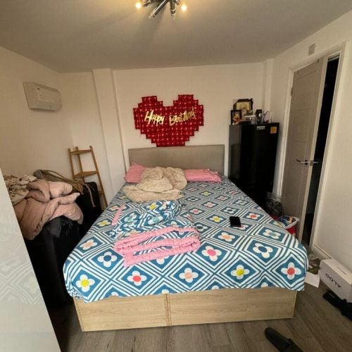 Flat Springwell Road in London