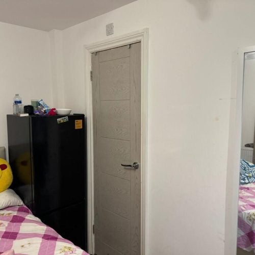 Flat Springwell Road in London