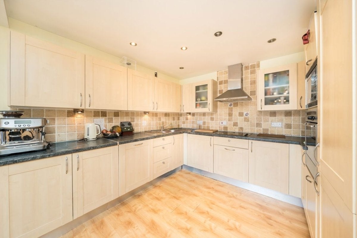 Flat Cotton Row in Greater London