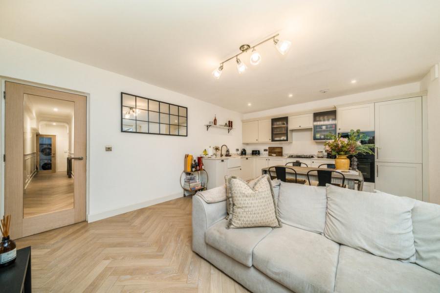 Flat Randolph Avenue in City of Westminster