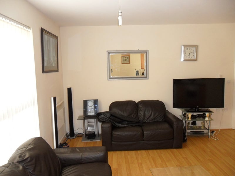 Room Ingrow Road in Liverpool
