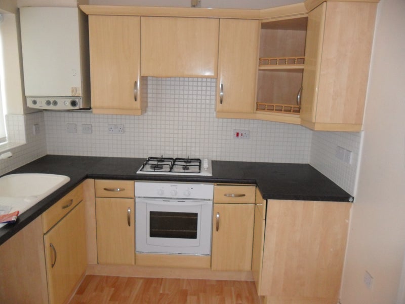 Room Ingrow Road in Liverpool