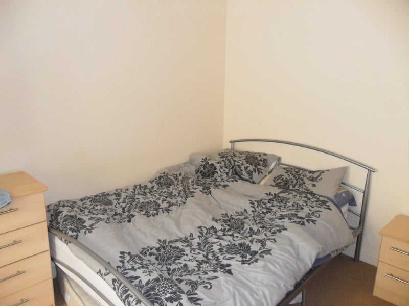 Room Ingrow Road in Liverpool