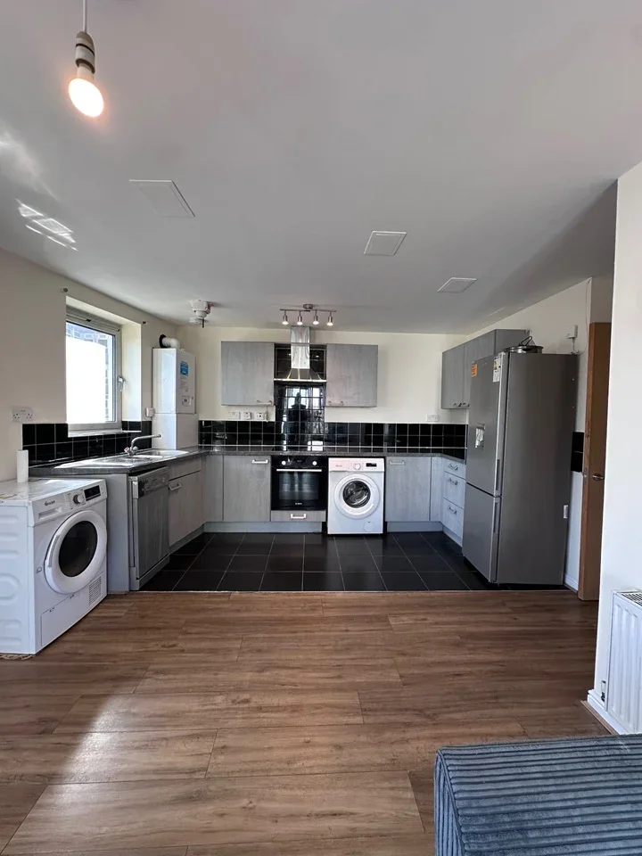 Flat Axon Place in Greater London