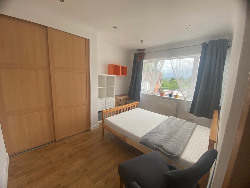 Room Saintbury Road in Glenfield