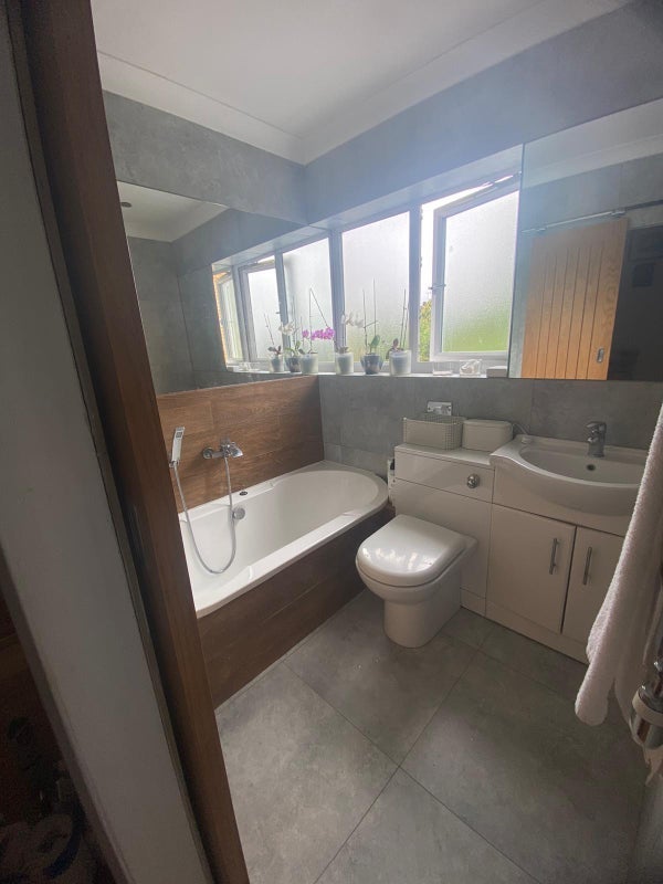 Room Saintbury Road in Glenfield