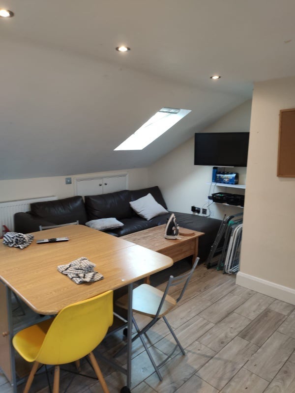 Room Commercial Way in Greater London