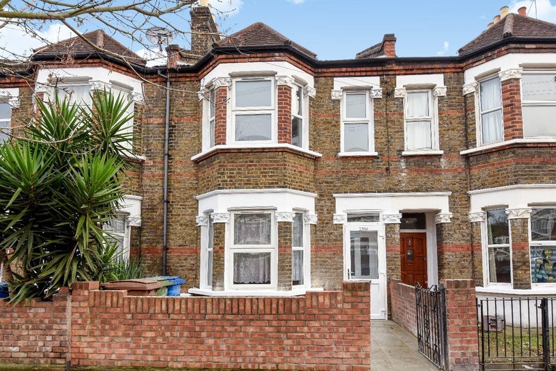 Room Commercial Way in Greater London
