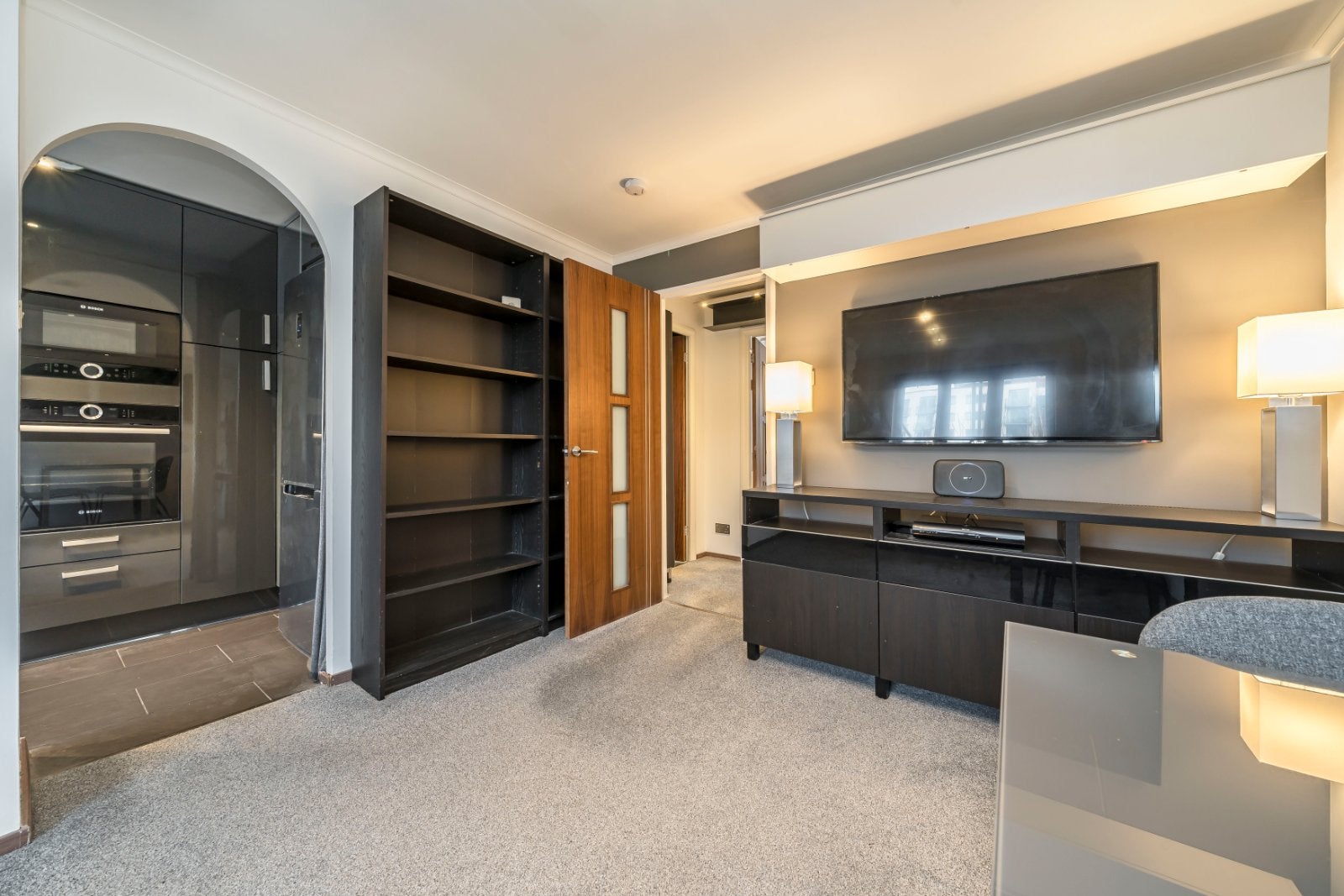 Flat Crosslet Vale in Greater London